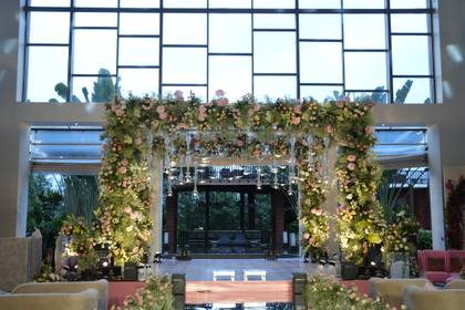 Gate / Entrance — Arrival / Lobby decor — Westin